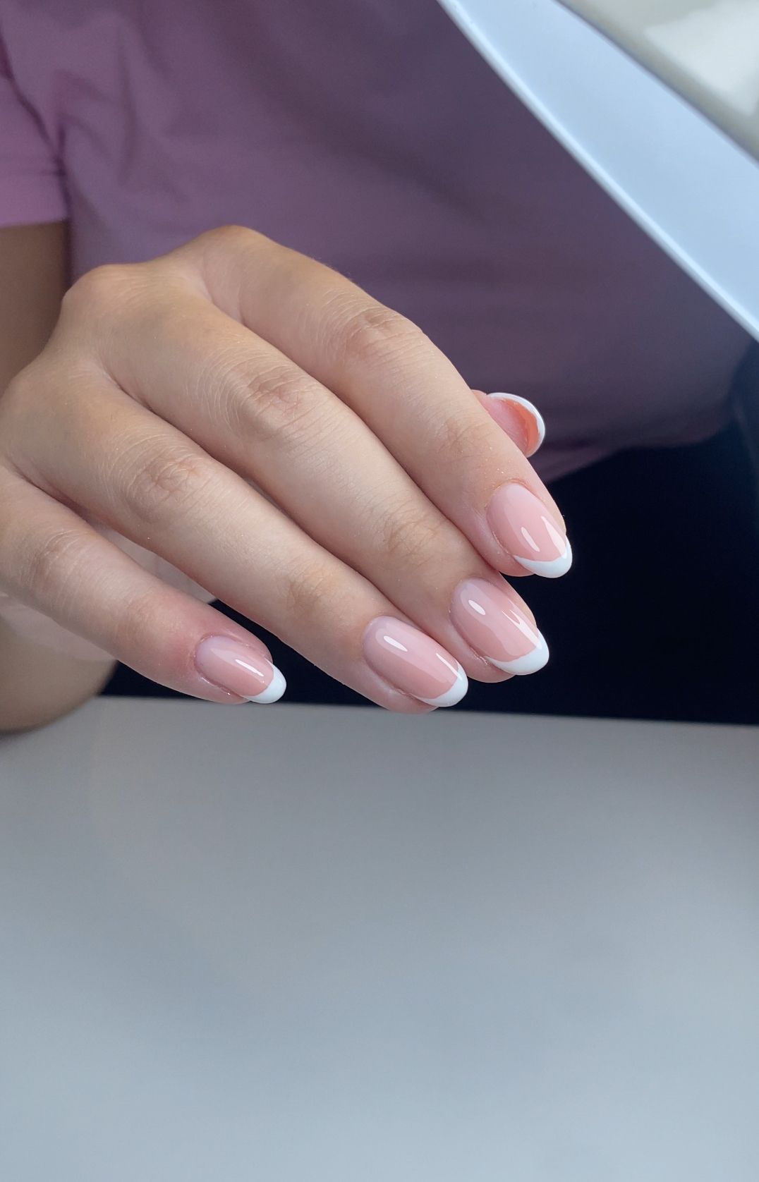 Roze French manicure met witte randjes