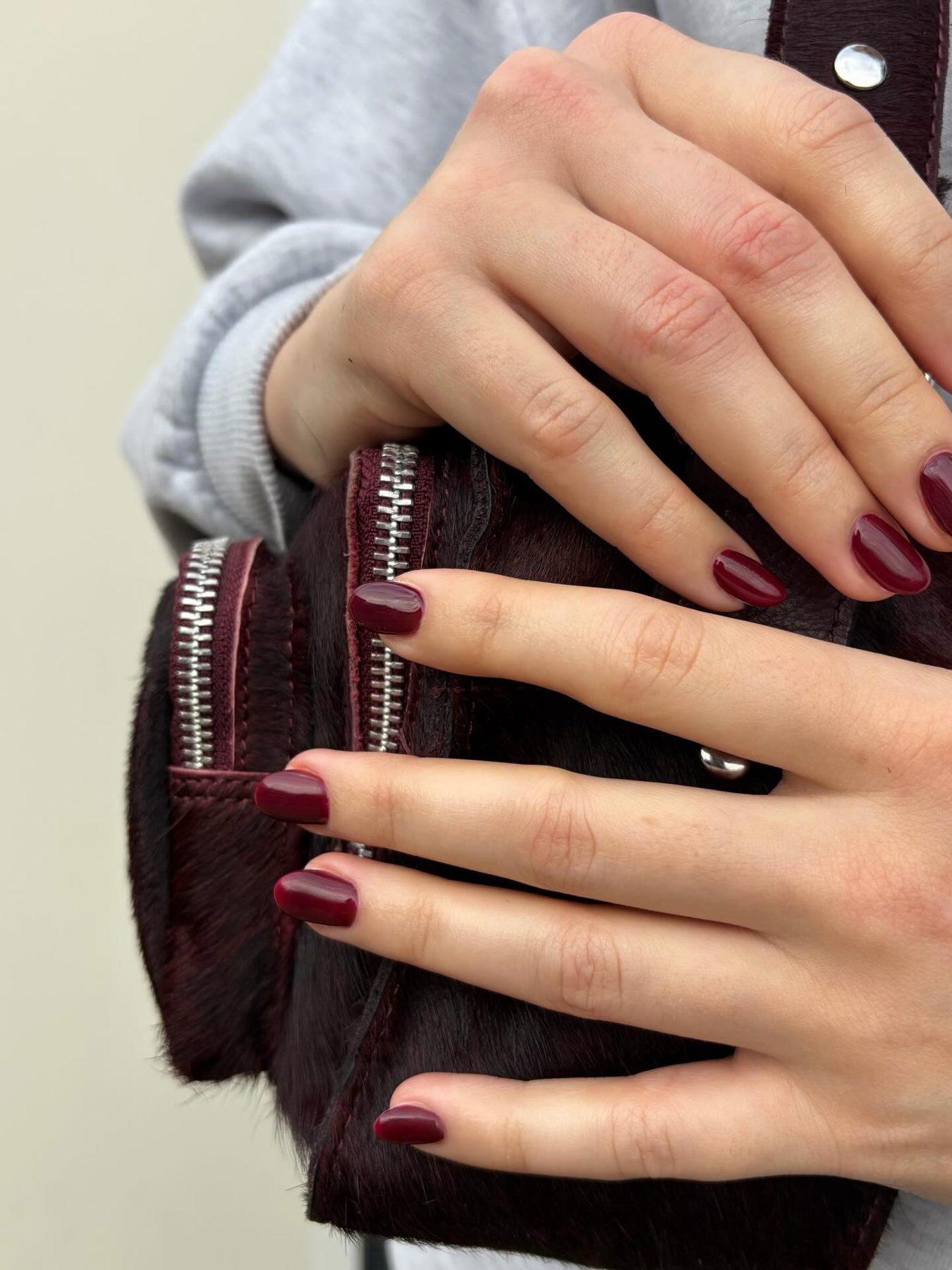 Donkere bordeauxrode nagels